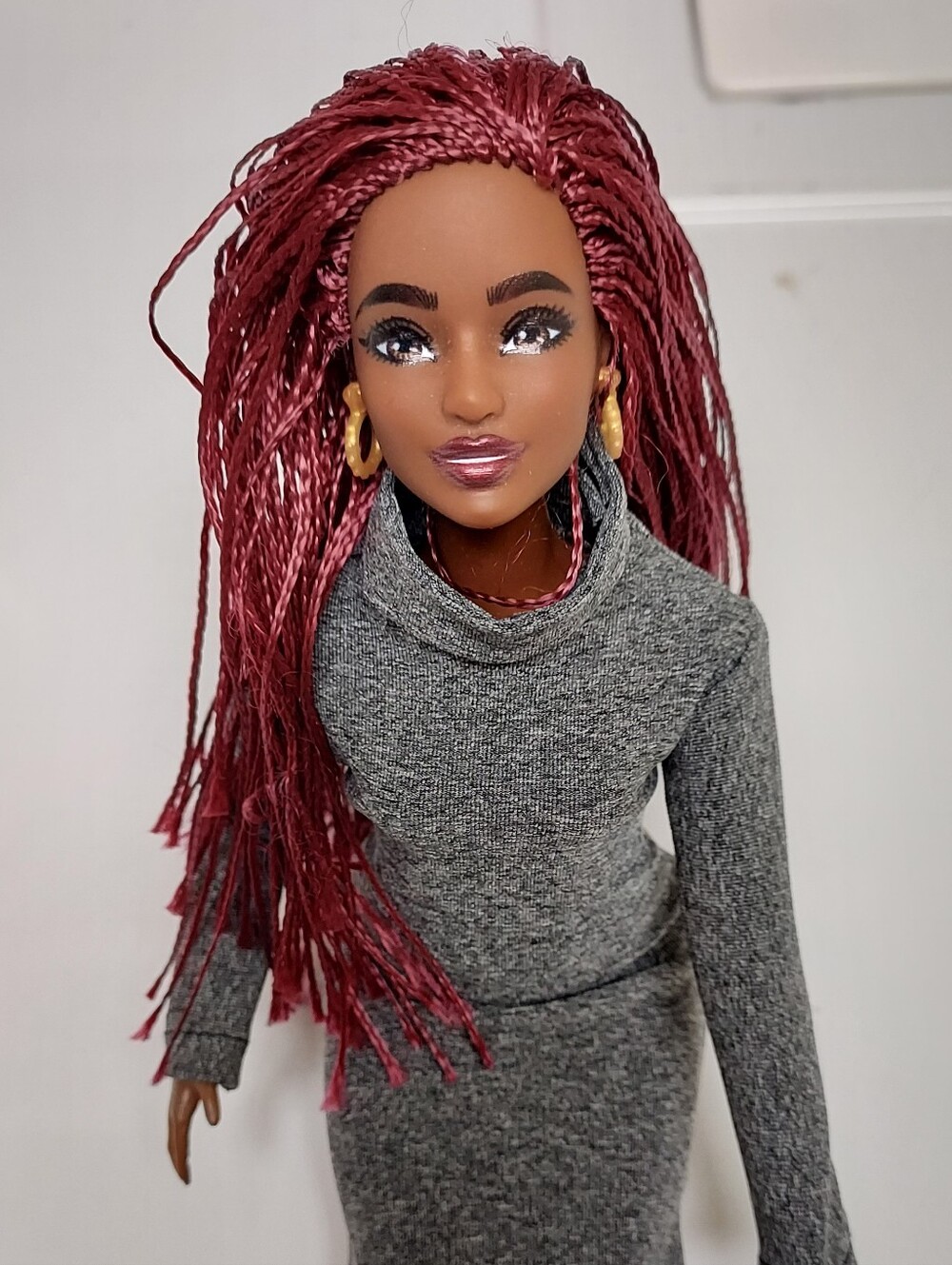 💗 2016 Black African American Barbie Gray Dress In Great Condition